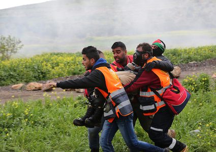 اشتباكات مع متظاهرين فلسطينيين مع القوات الإسرائيلية في أعقاب احتجاج بمناسبة يوم الأرض في قرية مغير ، بالقرب من مدينة رام الله بالضفة الغربية ، 29 مارس / آذار 2019.