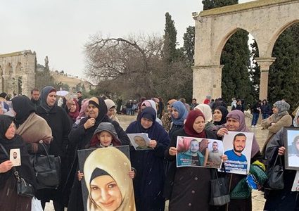 اعتقال أمهات أسرى خلال اعتصام بساحات الأقصى