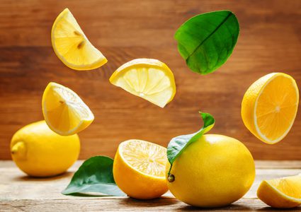 فوائد الليمون كثيرة أبرزها حماية القلب والبشرة