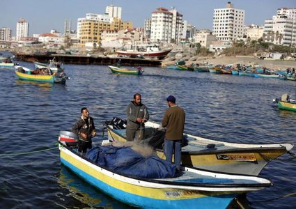 الاحتلال يعيد فتح معبري كرم أبو سالم وايرز والصيد في البحر 15ميلا