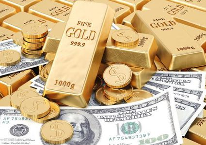 روسيا "تحرق" الدولار.. وتخزن كميات خيالية من الذهب