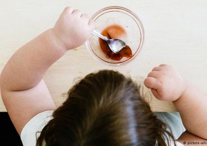 زن طفلك بدءا من عمر السنتين لحمايته من السمنة