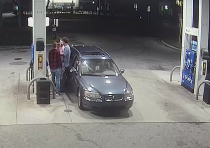 شبان يتصدون لعصابة مسلحة حاولت سرقتهم