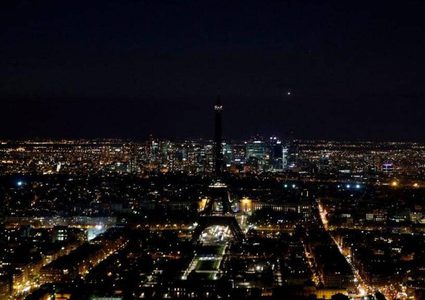 إطفاء أنوار برج إيفل احتفالا بساعة الأرض