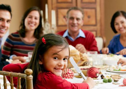 تعرفوا على الفوائد الصحية والنفسية لتناول الطعام مع الأسرة