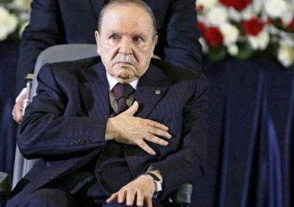 بوتفليقة يجري تغييرا حكوميا جديدا ويحتفظ بمنصب وزير الدفاع