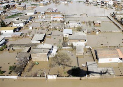 شبح الفيضانات يهدّد حياة 25 ألف شخص في إيران