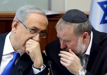 مندلبليت يرفض الزام نتنياهو بعقد جلسة طارئة للكابينت