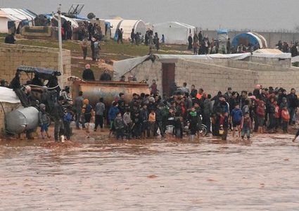 الحكومة السورية ترسل مساعدات لمتضرري السيول