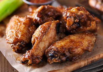 أجنحة الدجاج المشوية بالباربيكيو