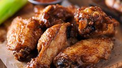 أجنحة الدجاج المشوية بالباربيكيو