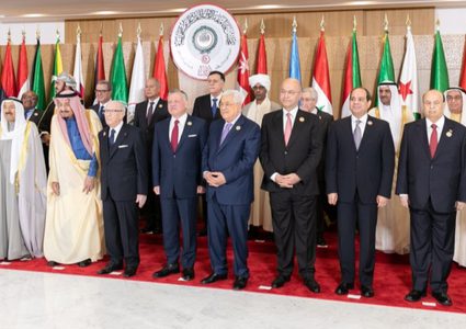 البيان الختامي لقمة تونس يؤكد على مركزية القضية الفلسطينية للعرب