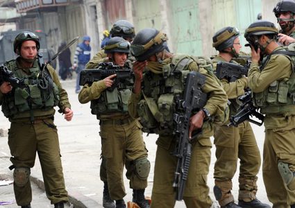 الاحتلال يقتحم مثلث الشهداء ويداهم منزل الأسير الجريح اسلام وشاحي