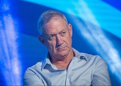 غانتس: سأشرع قانون يبقي رئيس الحكومة في منصبه لولايتين فقط