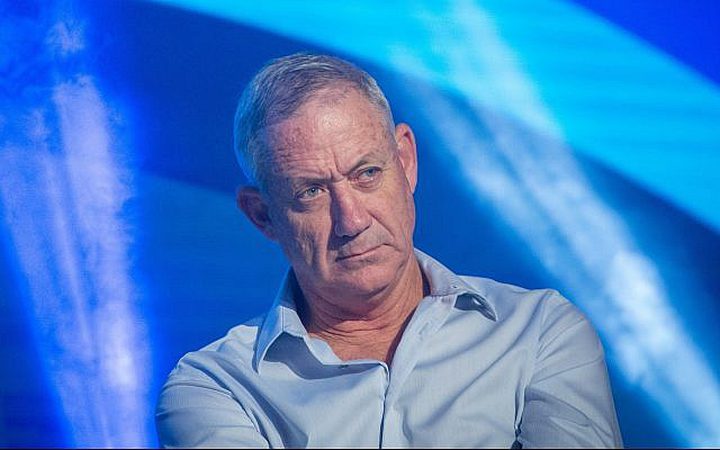 غانتس: سأشرع قانون يبقي رئيس الحكومة في منصبه لولايتين فقط