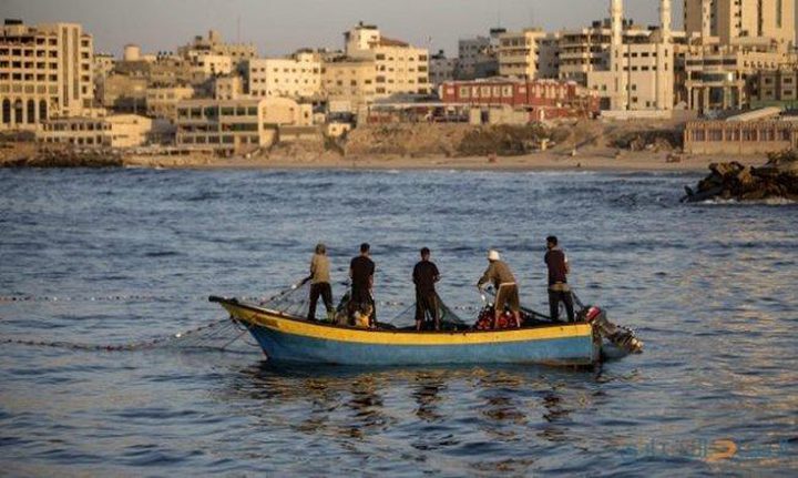 الاحتلال يعلن توسيع مساحة الصيد لـ(15) ميل