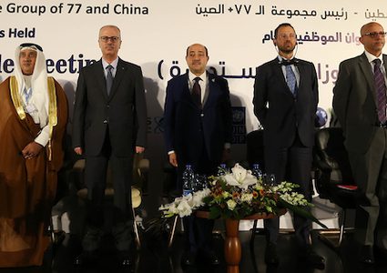 الحمدالله في اجتماع المائدة المستديرة برام الله