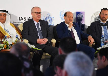 الحمدالله في اجتماع المائدة المستديرة برام الله