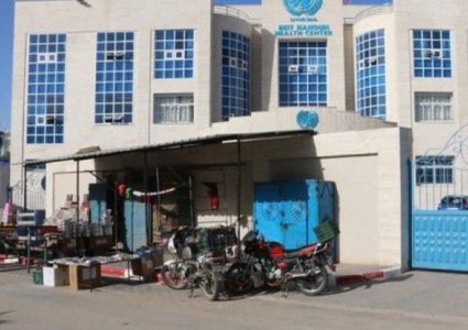 عنصر من حكومة غزة يعتدي على الكادر الطبي في عيادة بيت حانون!