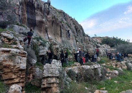 التسلق لـ"جبال الموت" بالضفة: غياب الاستعدادات ومعايير السلامة