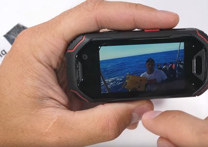 تعرف على أصغر "الهواتف المدرعة" في العالم