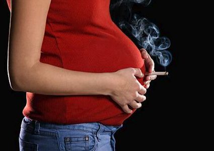 عادة تمارسها الحوامل تضر بخصوبة بناتهن!