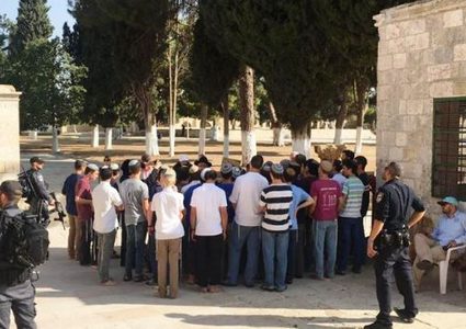 عشرات المستوطنين يقتحمون الأقصى بحماية قوات الاحتلال