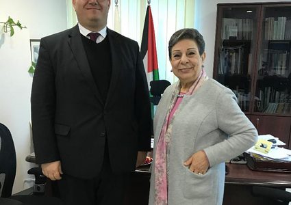 عشراوي تودع ممثل النمسا بمناسبة انتهاء مهامه