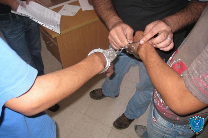 الشرطة تلقي القبض على 3 اشخاص مشتبه بهم بسرقة اغنام