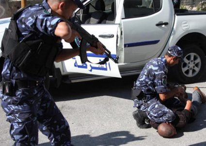 الشرطة تلقي القبض مشتبه بإطلاق النار على مواطن
