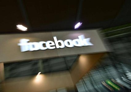 فيسبوك تفسر سبب ظهور منشورات دون غيرها