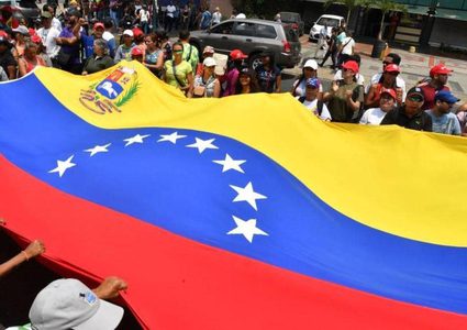 جولة احتجاجات جديدة بفنزويلا.. ومادورو يناور بوزير جديد