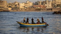 الغزيون بين متهكم وبين منتظر لخيرات البحر