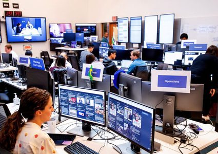 فيسبوك تعتزم توظيف محررين