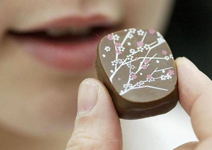 تناول الشوكولاتة الداكنة يحمي من مرض خطير