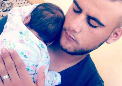 ارهاب مستوطن حرم الطفلة جوان من حضن أبيها