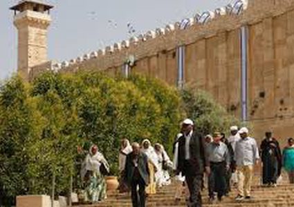 الآلاف يؤمون الحرم الإبراهيمي في ذكرى الإسراء والمعراج