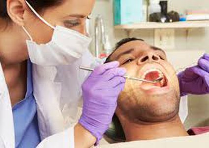 استخدام الخيط والذهاب إلى طبيب الأسنان يقللان خطر الإصابة بسرطان