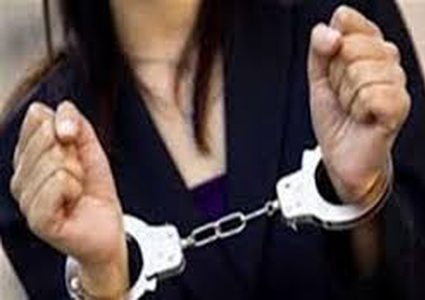 جريمة غريبة: طردت زوجها وأولادها واستولت على الشقة لتتزوج فيها!