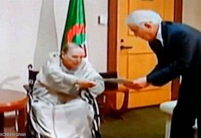 تفاصيل ليلة التنحي في الجزائر ... هكذا انتهى زمن بوتفليقة