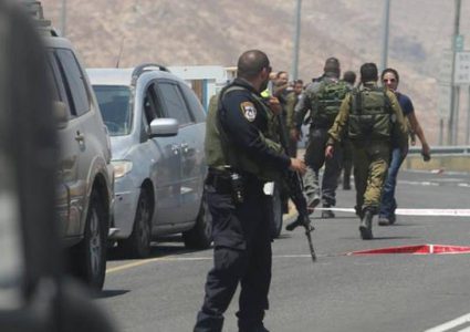 الاحتلال يعتقل فتى من عزون ويواصل حصارها لليوم السابع على التوالي