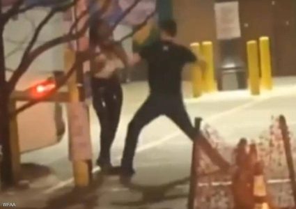 "ضربني وبكى وسبقني واشتكى".. لكمها بعنف ومطالبة بدفع الثمن!