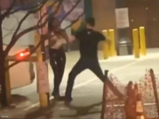 "ضربني وبكى وسبقني واشتكى".. لكمها بعنف ومطالبة بدفع الثمن!