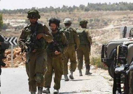 الاحتلال يحتجز مواطنين في مسافر يطا جنوب الخليل