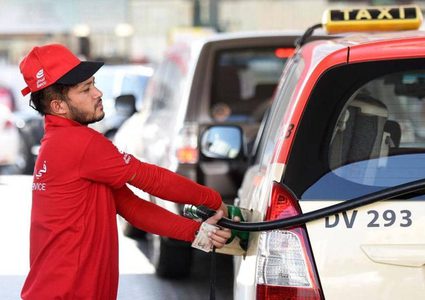 العلم يحدد: عند أي كمية وقود يجب إعادة تعبئة خزان السيارة؟