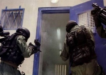 توتر واضطراب تسود سجن النقب بعد اقتحام قسم "1"