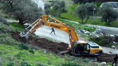 مستوطنو "يتسهار" يشرعون بتجريف أراض زراعية جنوب بورين