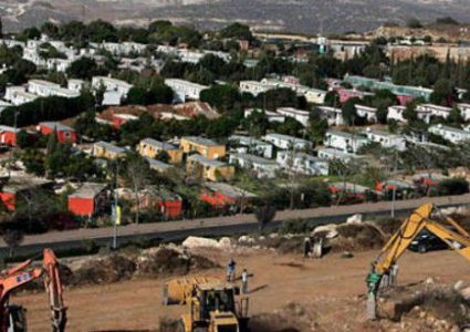 مستوطنون يشقون شارعا استيطانيا غرب بلدة يعبد