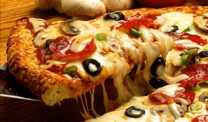 على بعُد 4000 ميل..أثرياء نيجيريا يطلبون البيتزا ديليفري من لندن!
