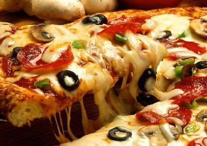 على بعُد 4000 ميل..أثرياء نيجيريا يطلبون البيتزا ديليفري من لندن!